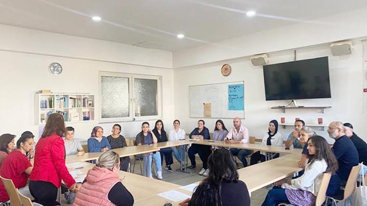 Büyük haksızlık Bielefeld’de Türk öğrencilere ‘Öğretmen yok deyip’ Türkçe dersi vermiyorlar