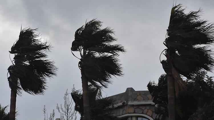 Meteorolojiden İzmire kuvvetli rüzgar ve fırtına uyarısı