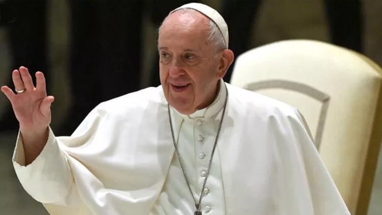 Tedavi gören Papa Francesco taburcu oldu: Hala hayattayım