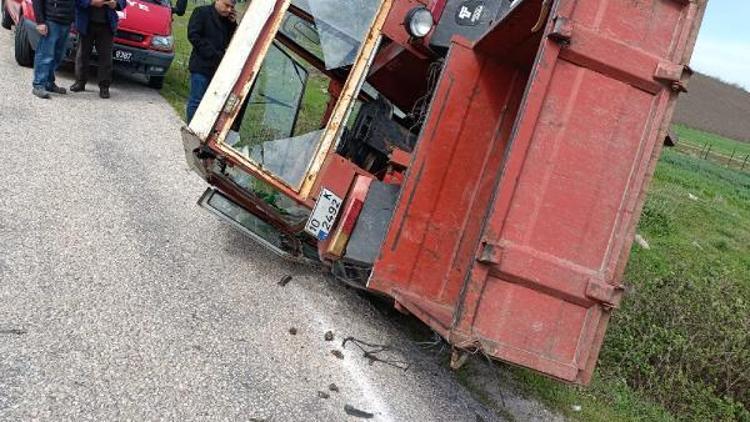 Kontrolden çıkan traktör devrildi, sürücüsü ağır yaralandı