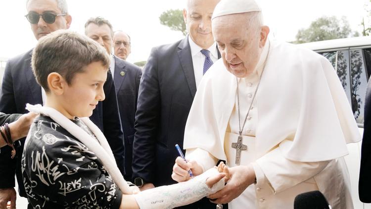 Papa taburcu oldu: ‘Hâlâ hayattayım’