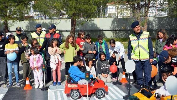 İzmirde jandarmadan depremzede çocuklara trafik eğitimi