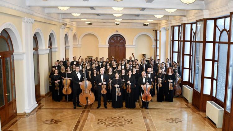Türk ve Azeri besteleriyle açılış