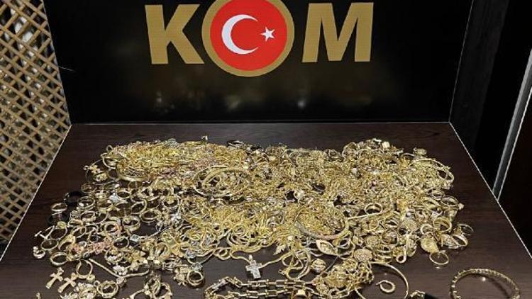 1 kilo 641 gram kaçak altınla yakalandı