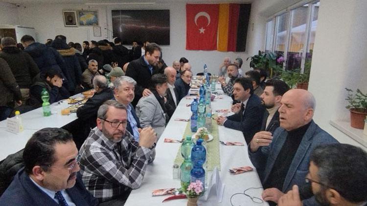 Başkonsolos Süalp Erdoğan, iftarını Landshut Yunus Emre Camii’nde yaptı