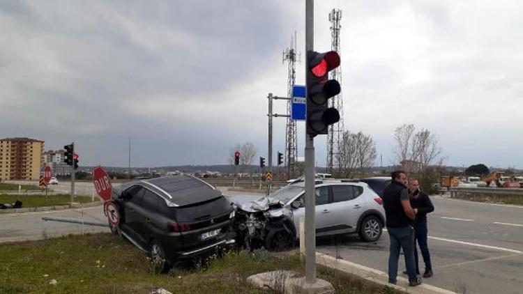 Tekirdağda otomobillerin çarpıştığı kazada 3 kişi yaralandı