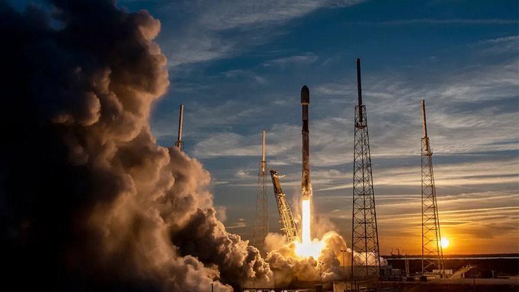 SpaceX yörüngeye iletişim uydusu gönderdi