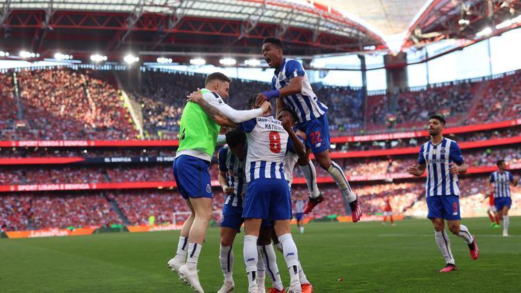 Porto, Benficayı deplasmanda 2 golle devirdi