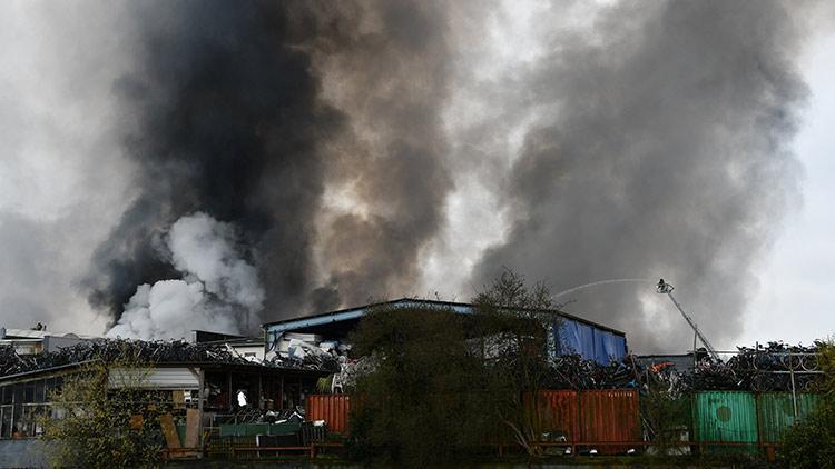 Almanyada depolama tesisinde yangın: 140 kişi tahliye edildi