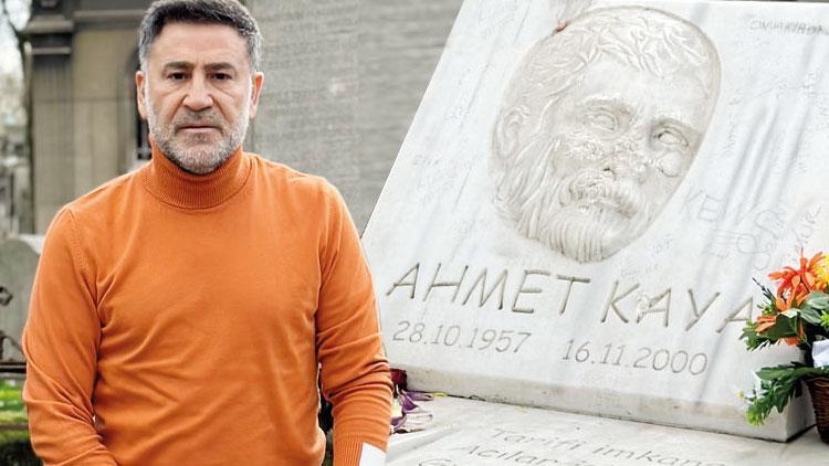 Ahmet Kaya’nın mezarını ziyaret etti