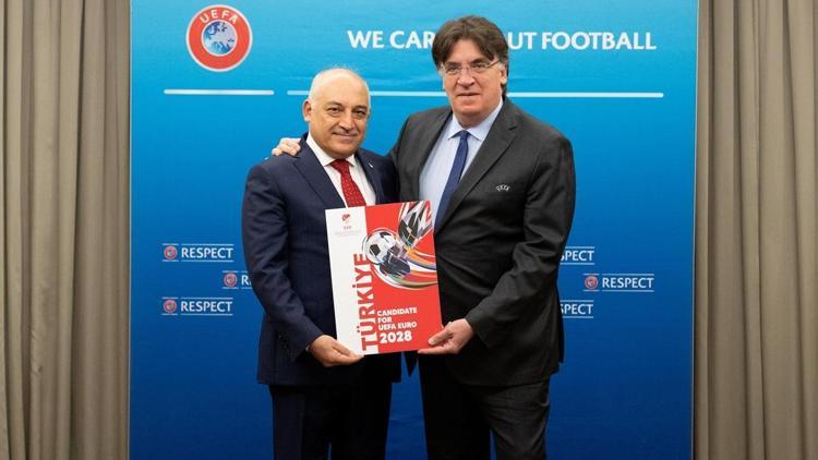 EURO 2028 ve EURO 2032 adaylık dosyası, UEFA’ya teslim edildi
