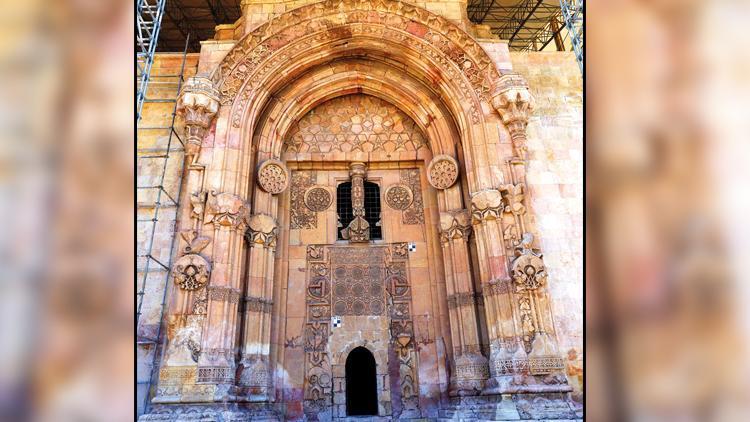 Tarihi yapı ilgi çekiyor ‘Anadolu’nun El Hamra’sı