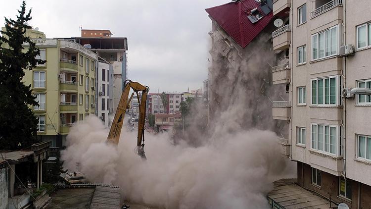 Osmaniyede yıkılan binaların hepsi 1999dan önce yapılanlar