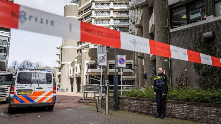 Hollandada bomba alarmı