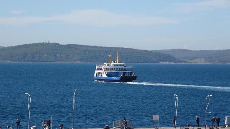 Bozcaada ve Gökçeada feribot seferlerine fırtına engeli