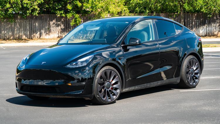 Tesla fiyat indirmeye devam ediyor