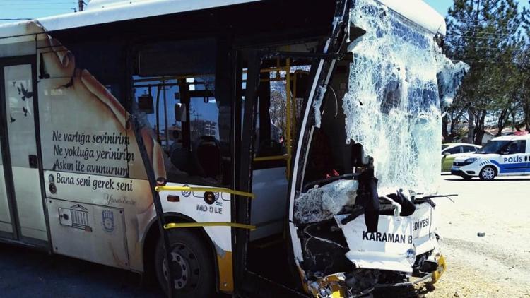 Belediye otobüsü ile kamyon çarpıştı: 7 yaralı