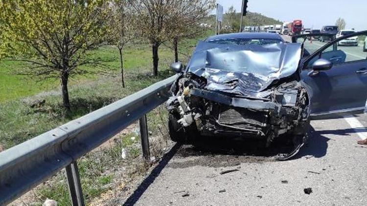 Konyada feci kaza Aynı yöne giden otomobiller çarpıştı: 1 ölü, 6 yaralı