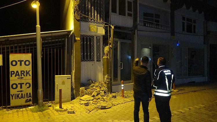 Malatya’da ağır hasarlı binadaki göçük paniğe neden oldu