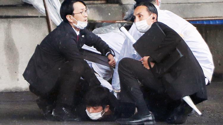 Japonya’da ikinci ‘Abe’ korkusu Başbakan konuşurken sis bombası attı