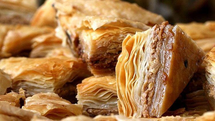 Baklavanın yağı ve şerbeti sıcak mı soğuk mu dökülür