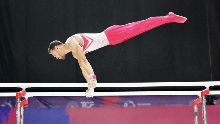 Milli cimnastikçi Ferhat Arıcan gümüş madalya kazandı