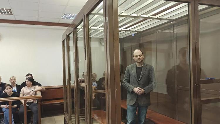 Savaş karşıtı Rus muhalif politikacı Kara-Murzaya 25 yıl hapis cezası