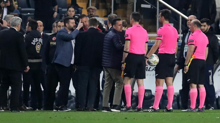 Son Dakika: Fenerbahçeden Selahattin Baki ve Ahmet Ketenci, PFDKya sevk edildi
