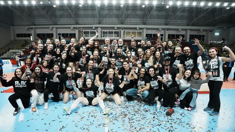Beşiktaş’ın mucize kızları Gençlere güvenip yatırım yapmanın ödülünü şampiyonlukla aldılar
