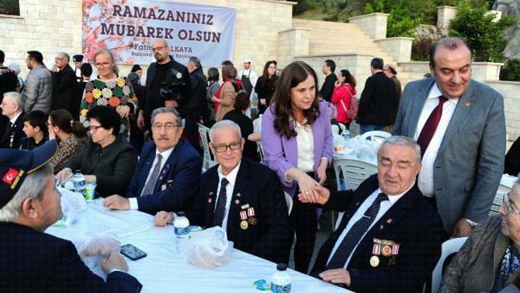 Balçova Belediye Başkanı Çalkaya, şehit ve gazi aileleriyle iftarda buluştu