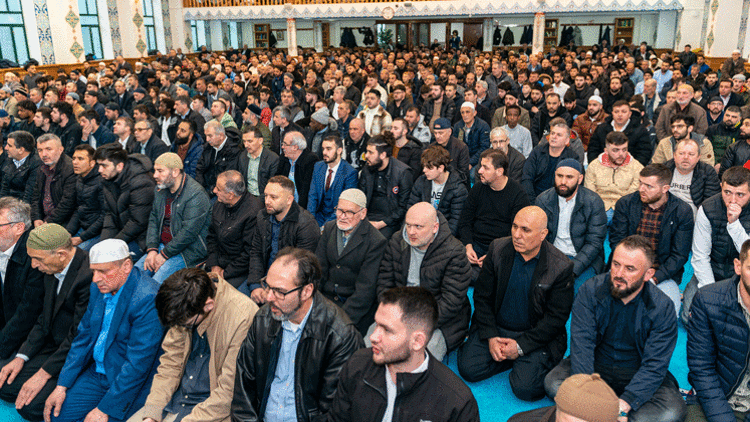 Londra’da camilere akın