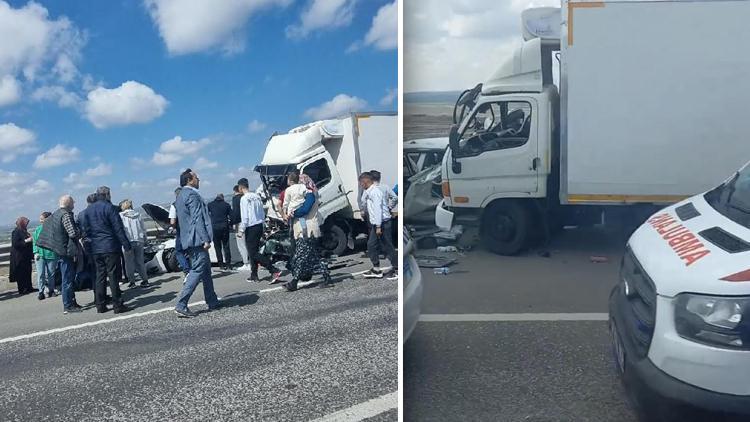 Emniyet şeridinde patlayan lastiği değiştirirken kamyonet çarptı: Acı haber