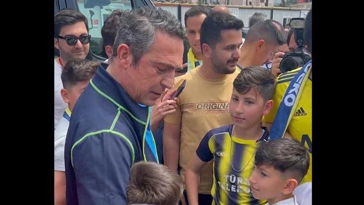 Fenerbahçe Başkanı Ali Koç, Hatay’da bulunan depremzede çocukları ziyaret etti