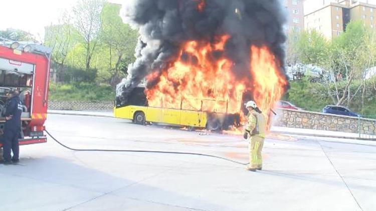 Kartalda park halindeki İETT otobüsünde yangın