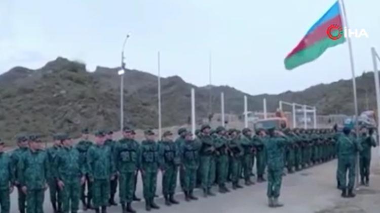 Azerbaycan, Laçın Koridorunun başlangıcındaki sınır kontrol noktasına bayrak dikti