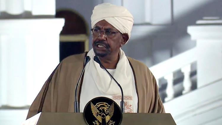 Sudan ordusu: “Eski Cumhurbaşkanı el-Beşir askeri hastanede”