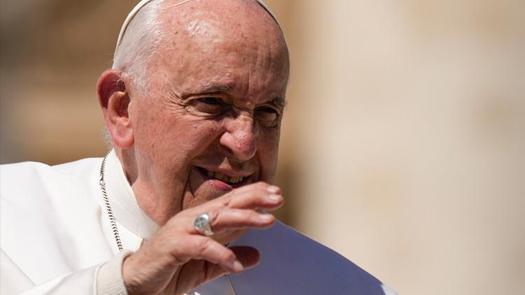 Papa’dan meclis toplantısında kadınlara tarihi oy hakkı
