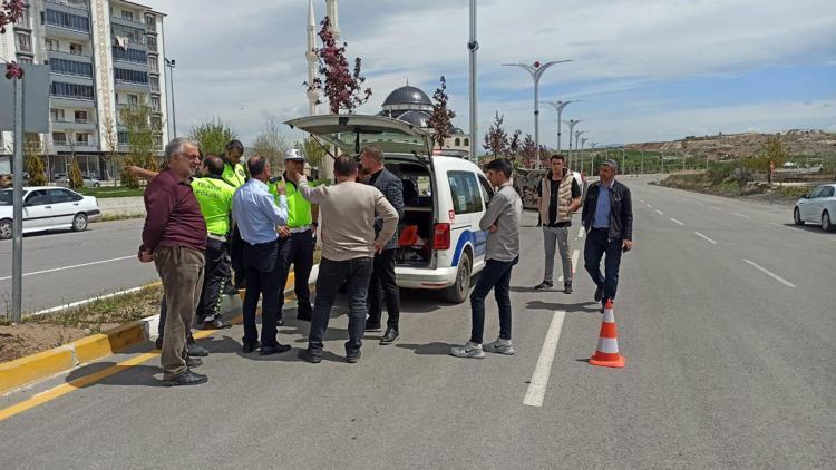 Sivrice İlçe Belediye Başkanı, makam aracıyla kaza yaptı