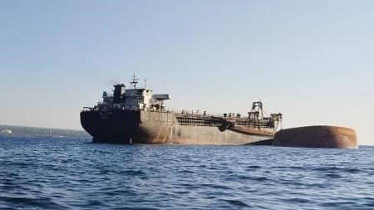 Filipinlerde tarak gemisiyle yakıt tankeri çarpıştı
