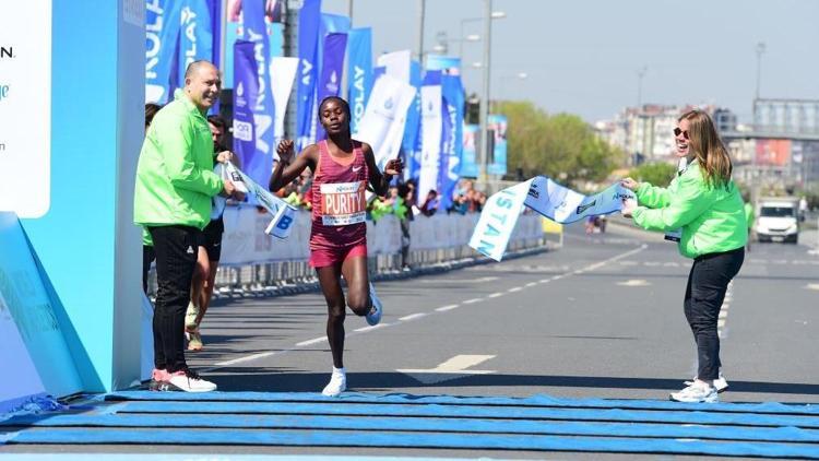 18. N Kolay İstanbul Yarı Maratonuna Kenyalı atlerler damga vurdu
