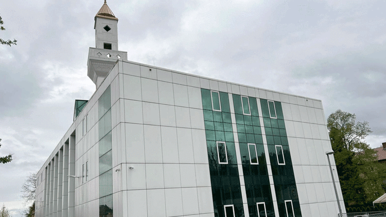 Esslingen DİTİB Camii ibadete açıldı