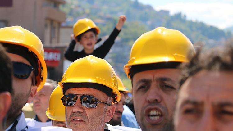 Zonguldakta işçiler Madenci Anıtına yürüdü