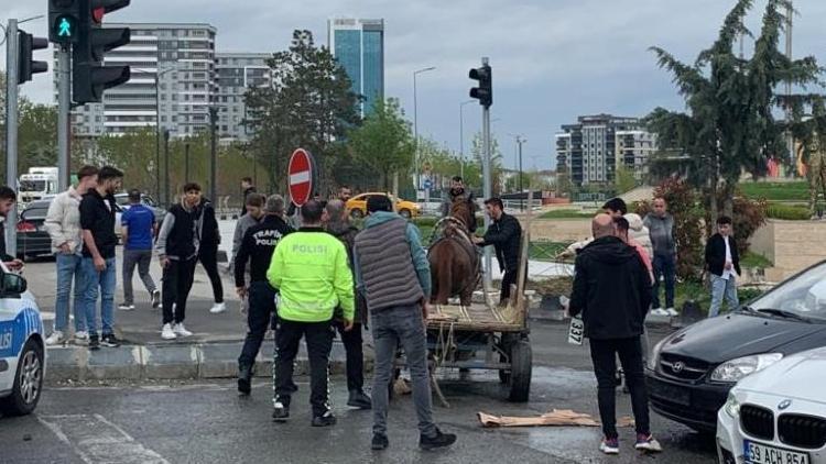 Polisin dur ihtarına uymayan at arabası ortalığı birbirine kattı