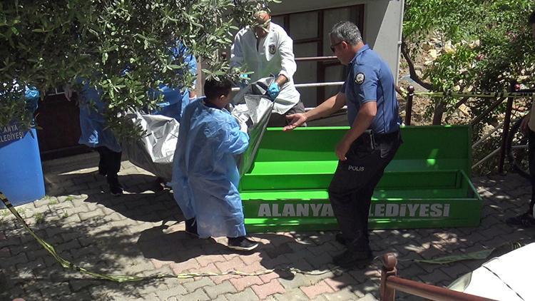Antalyada korkunç cinayet Oğlu cinayet şüphelisi olarak aranıyor