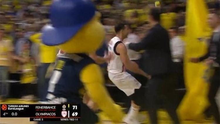 Kostas Sloukas, Fenerbahçe maçındaki son saniye basketi sonrası sevincine açıklık getirdi: Kutlamadan duramadım