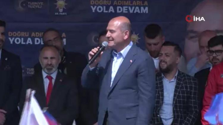 Soylu, Beyoğlu’nda vatandaşlarla bir araya geldi