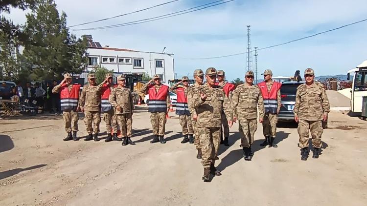 Jandarma Genel Komutanı Orgeneral Çetin, depremin vurduğu İslahiye’de