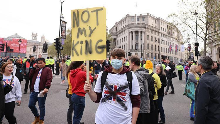 Londra’daki monarşi karşıtı eylemde 52 gözaltı