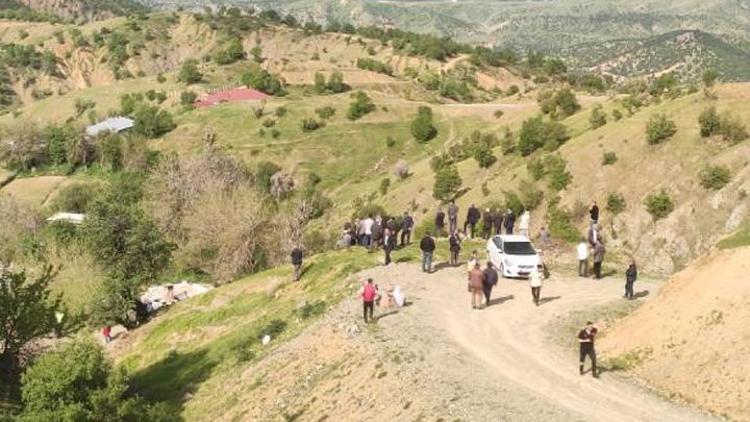 Diyarbakırda minibüs şarampole devrildi: 2 ölü, 13 yaralı