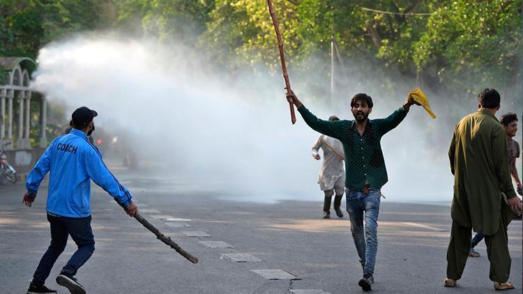 Pakistan’da Imran Khan’ın tutuklanması protesto edildi